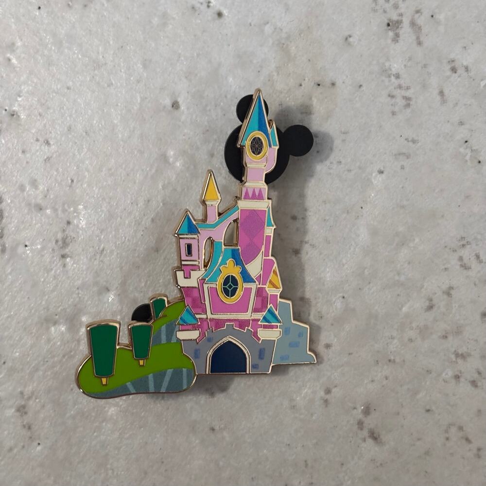 Disney Destination D23 2025 WDI MOG LE 500 Mystery Pin Disneyland Paris Castle